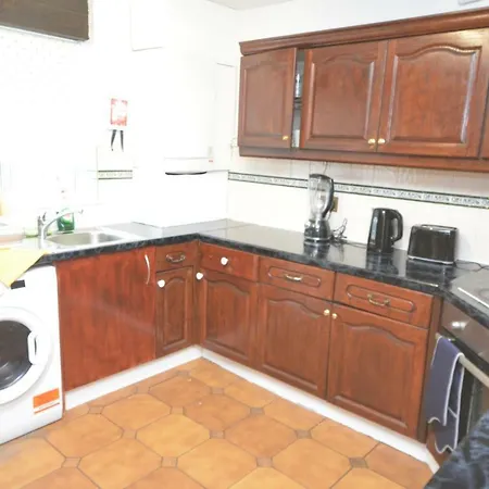 Four Bedroom Townhouse 12 Minutes Walk To Excel Exhibition Centre-2